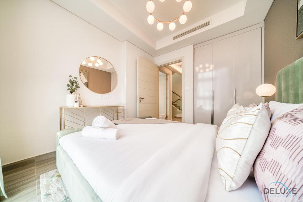 Magnificent 3BR Townhouse at DAMAC Hills 2, Dubailand by Deluxe Holiday Homes