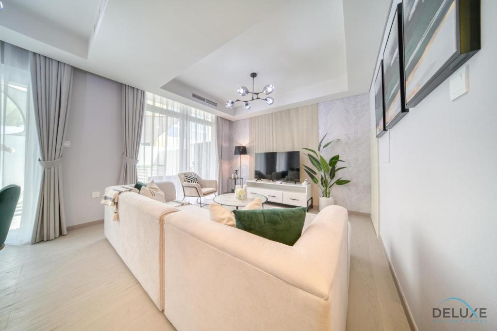 Magnificent 3BR Townhouse at DAMAC Hills 2, Dubailand by Deluxe Holiday Homes