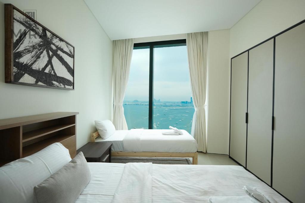 Serviced 2 bedroom with beach access