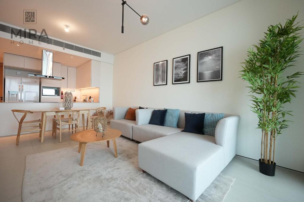 Serviced 2 bedroom with beach access