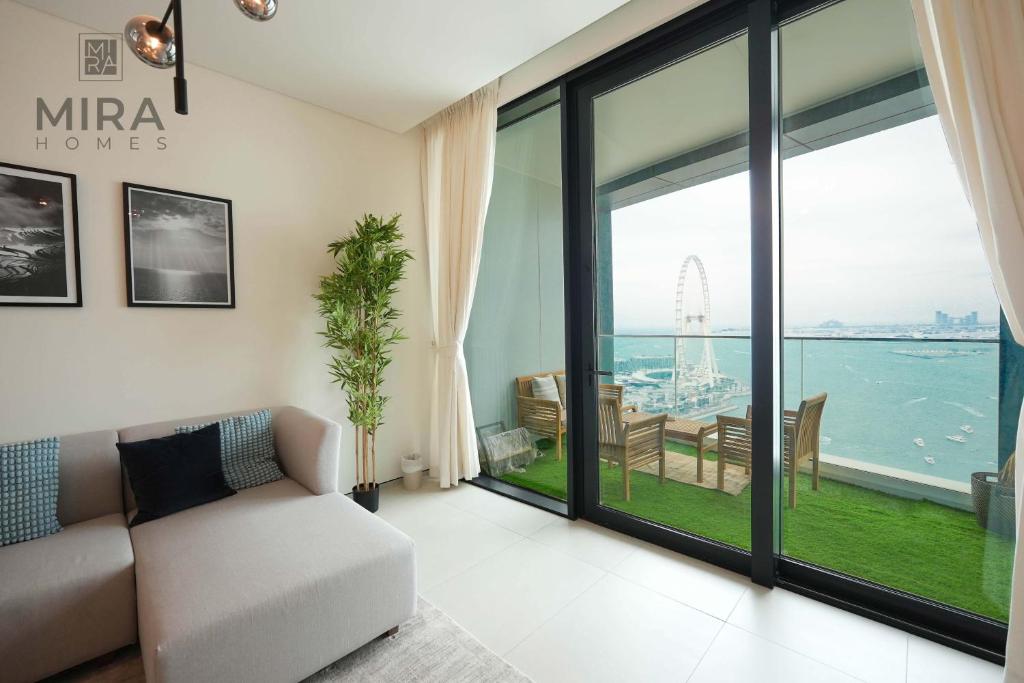 Serviced 2 bedroom with beach access
