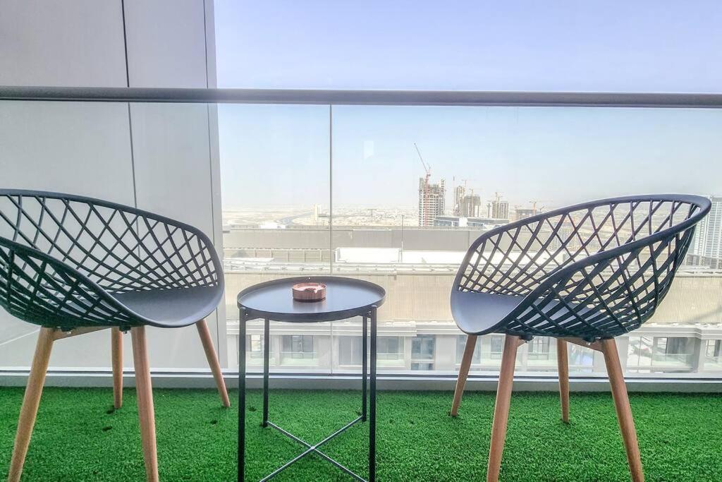 STAY BY LATINEM Luxury 1BR Holiday Home CVR B3106 near Burj Khalifa