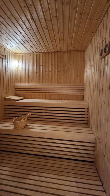 STAY BY LATINEM Luxury 1BR Holiday Home CVR B3106 near Burj Khalifa