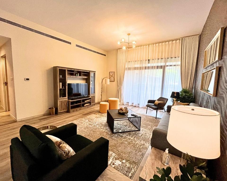هتل اسپیشس مدرن 2 بی آر در د گرینز کامینیتی - Spacious Modern 2BR in The Greens Community