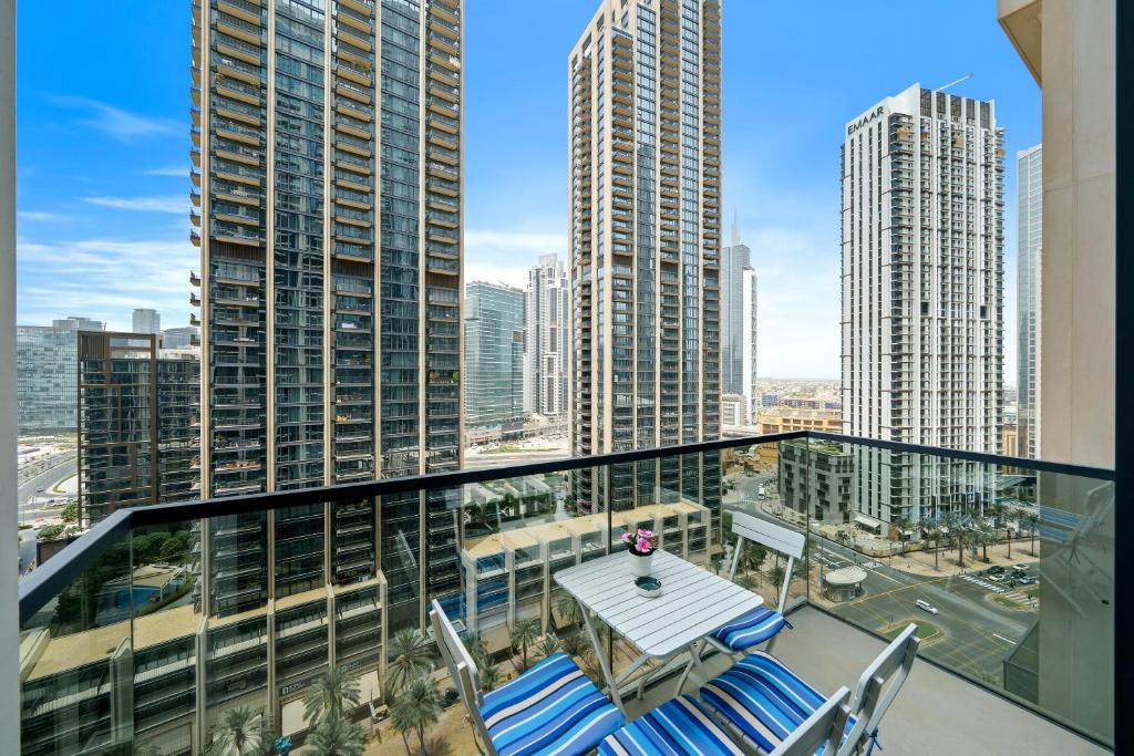 هتل انتایسینگ 1BR نکست تو اپرا داونتاون دبی - Enticing 1BR next to Opera Downtown Dubai