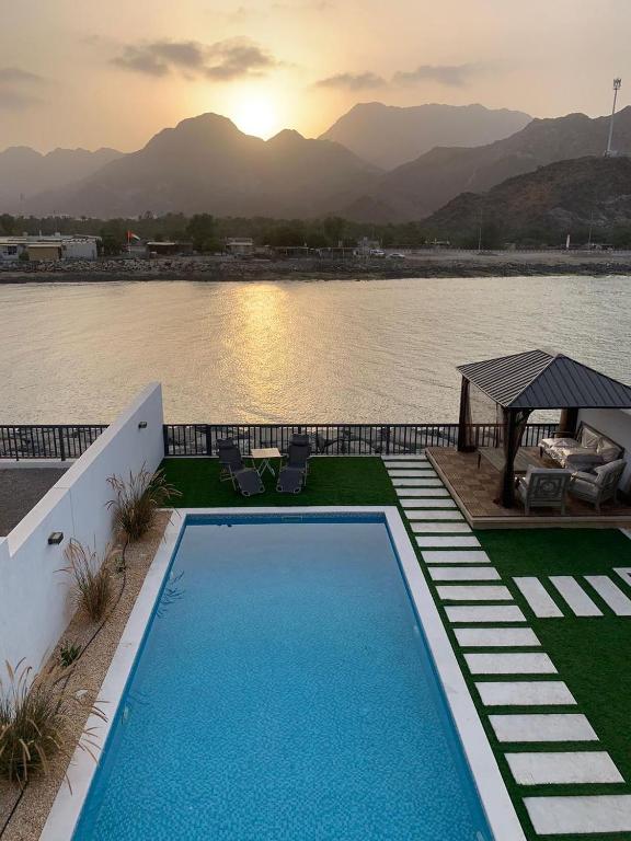هتل گریت ایسکیپ فور فمیلی اند فرندز 4 بی آر ویلا وید پرایوت پول اند سی ویو Great Escape for family and friends 4BR Villa with Private Pool and Sea View