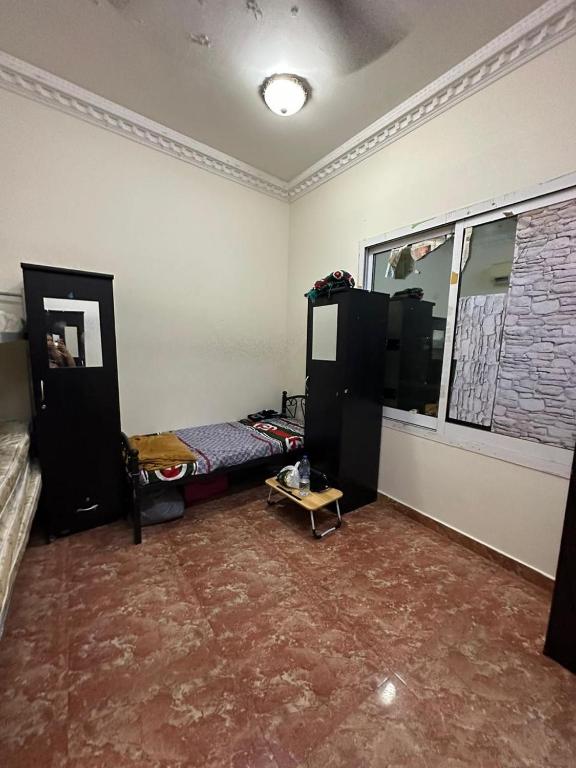 هتل بد اسپیس فور فیمیل سینگل اند بانک بد ال سویید بیلدینگ - شراف دی جی اگزیت 4 فلت 301 - Bed Space for Female single and bunk bed Al Sayed Builidng - Sharaf DG Exit 4 Flat 301