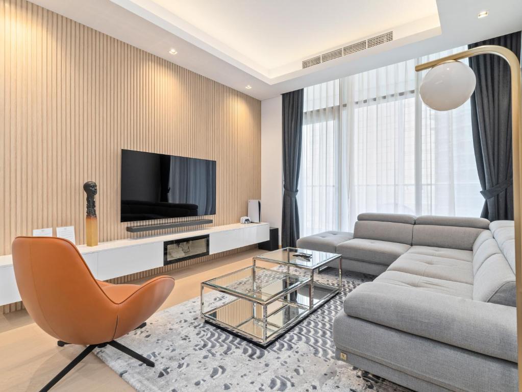هتل اِلِگِنت آپارتمان اَمیدست وُایبرِنت اَریا ویت بالکُنی - Elegant Apartment Amidst Vibrant Area With Balcony