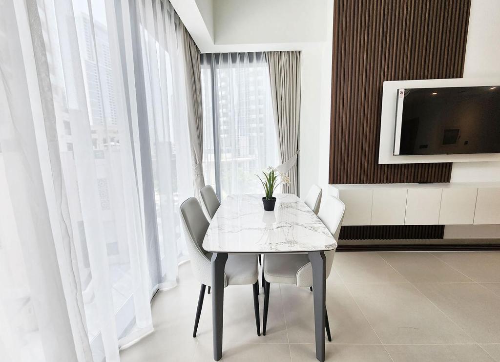 هتل ار اچ-کلاسی 1 بی آر در دبی اوپرا، نزدیک برج خلیفه، فول ویو فروم لابی - RH-Classy 1BR in Dubai Opera,near Burj Khalifa, full view from lobby