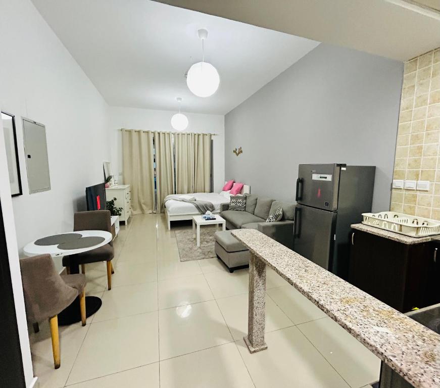 هتل استودیو آپارتمان فِیت هالیدِی هومز - STUDIO APARTMENT Faith Holiday Homes