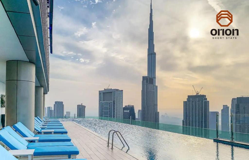 هتل پارامونت 2 بد آپت، روف تاپ بار اند پول اوورلوکینگ برج، تریپل بالکونی، فولی اکوئپد، فری تویلتری، فول کیچن، 2 اند هاف باترومز، گراند فلور سوپرمارکت، اینفلوئنسرز هاون، سان رایز اند سان ست ویوز اوور د سیا فروم آلی بالکونی - Paramount 2 Bed Apt, Roof Top Bar and Pool overlooking Burj, Triple Balcony, Fully Equipped, Free Toiletries, Full Kitchen, 2 and half Bathrooms, Ground Floor Supermarket, Influencers Haven, Sunrise and Sunset Views over the Sea From All Balcony