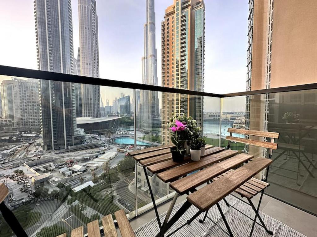 هتل کالیفرنیا دریمین ! فونتینز اند برج خلیفه ویو 2بد آپارتمان - California Dreamin ! Fountains and Burj Khalifa View 2Bed Apartment