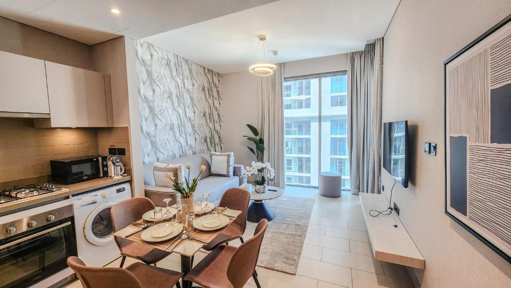 هتل استی بای لاتینم لاکچری 1BR هالیدی هوم CVR B1603 نیئر برج خلیفه - STAY BY LATINEM Luxury 1BR Holiday Home CVR B1603 near Burj Khalifa