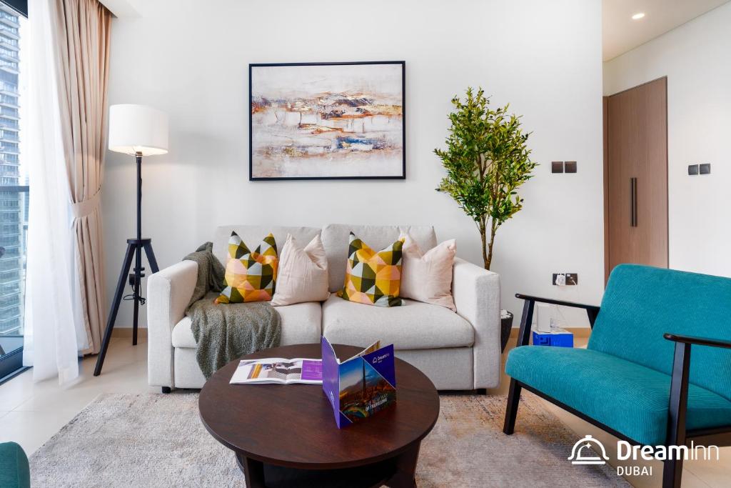 هتل دریم این آپارتمانز - اکت وان اکت تو - Dream Inn Apartments - Act One Act Two