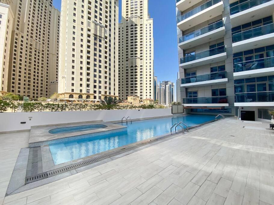 هتل 3-5 مینزووک تو جی بی آر 5-7 مینستو د tram - 3-5 mins walk to JBR 5-7 mins to the tram