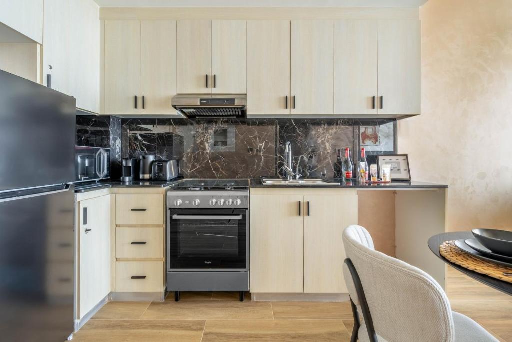 هتل گست ردی - اینتریورس کام استیلو نا بینگھتی اونیو - GuestReady - Interiores com estilo na Binghatti Avenue