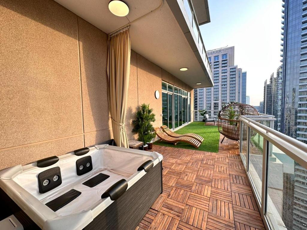 هتل دارانی هومز - الوریگ 5BR پنت هاوس ویت برج خلیفه اند فاوندن ویو - Durrani Homes - Alluring 5BR Penthouse with Burj Khalifa and Fountain View