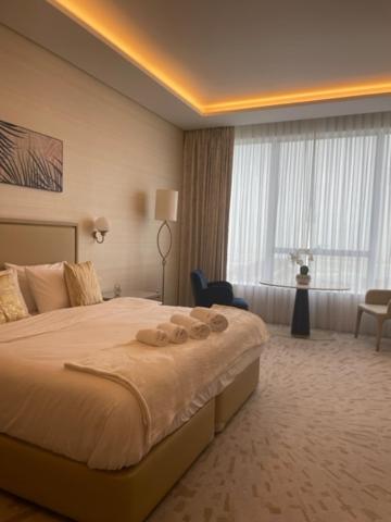 هتل ریزرو ناو استایلش استودیو4 این پالم تاور اسکای پول ویوز - Reserve Now Stylish Studio4 in Palm Tower sky pool Views