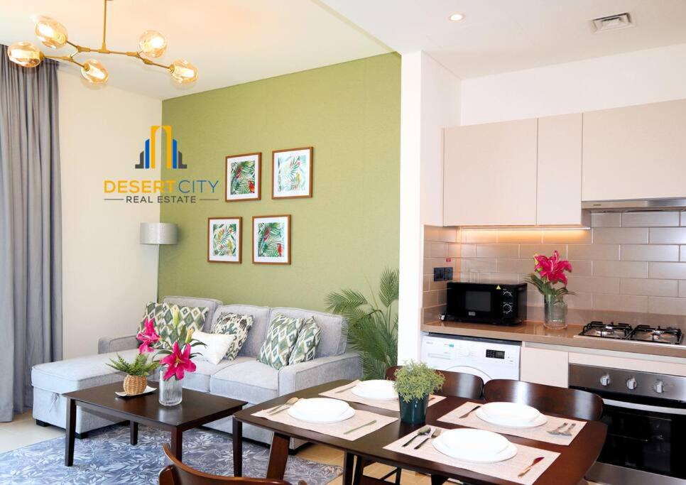 هتل فولی فرنیشد وان بد این سوبا کریک ویستا هاستد بای دزرت سیتی استیز - Fully Furnished 1 Bed in Sobha Creek Vista hosted by Desert City Stays