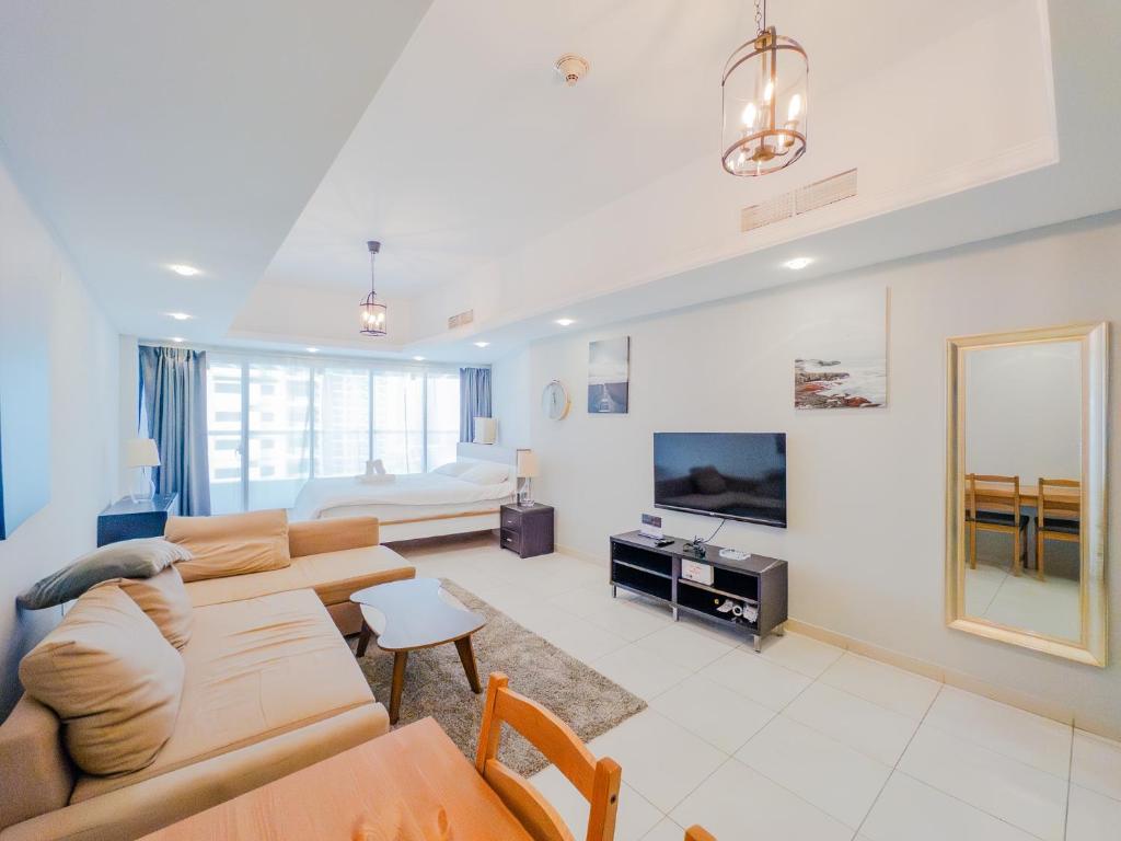 هتل برایت فرنیشد استودیو آپارتمان، جی ال تی - Bright Furnished Studio Apartment, JLT
