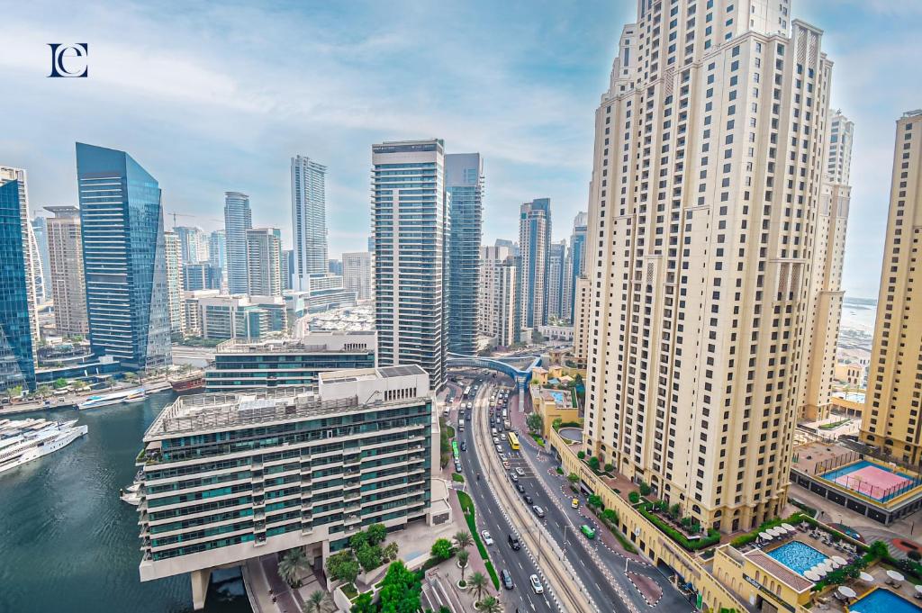 هتل اسپیشس استودیو ویت بالکونی اند مارینا ویو - بی سنترال - Spacious Studio with Balcony & Marina View - Bay Central