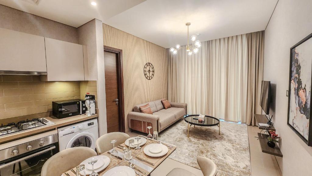 هتل اس تی بای لاتینم لاکچری 2 بی آر هالیدی هوم سی وی آر ای 208 نیار برج خلیفه - STAY BY LATINEM Luxury 2BR Holiday Home CVR A208 near Burj Khalifa