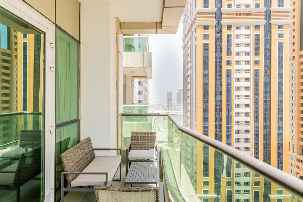 هتل نسما لاکچری استیز - الگان ریتریت ویت تراس نر مارینا واک - Nasma Luxury Stays - Elegant Retreat With Terrace Near Marina Walk