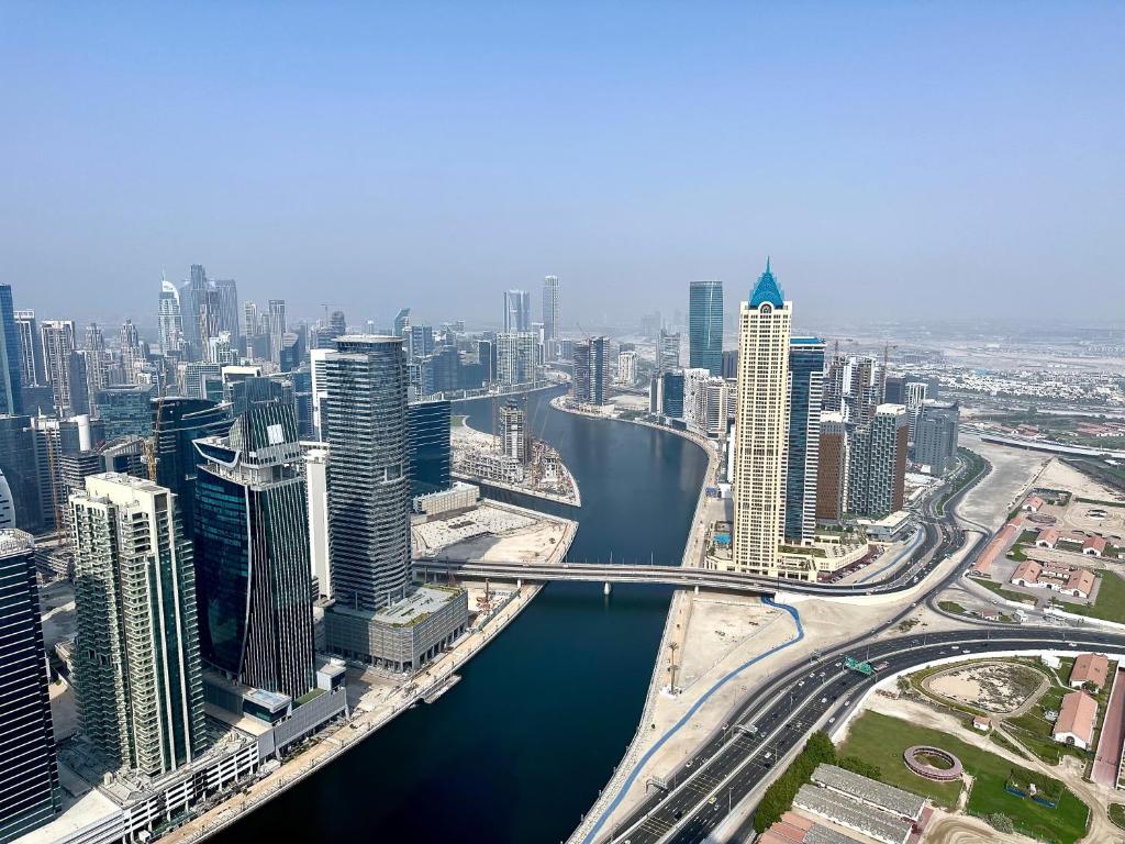 هتل لاکس بی ان بی آی آمنا تاور آی اسکای لاین ویوز - Lux BnB I Amna Tower I Sky Line Views