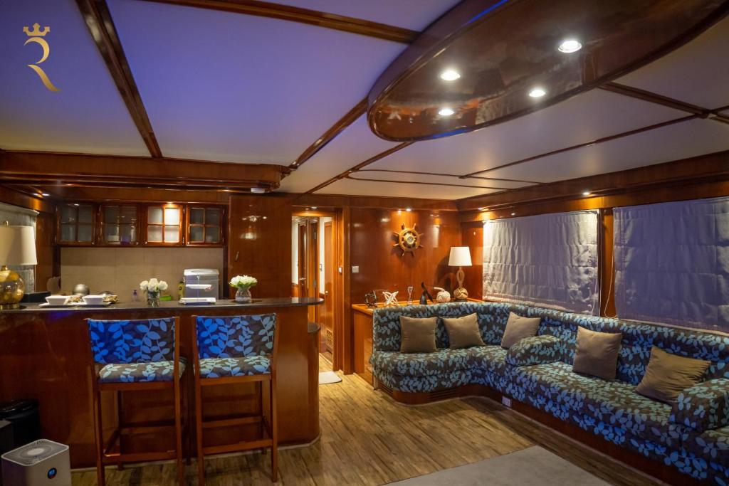 هتل ا سرین گت اوی لولا پلاژر هاوس بوت - A Serene Getaway Loloa Pleasure Houseboat