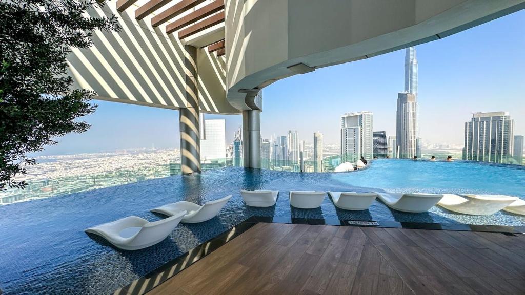 هتل استنینگ 2BR آپارتمان ویت برج ویوز اینفینیتی پول - Stunning 2BR Apartment With Burj Views Infinity Pool