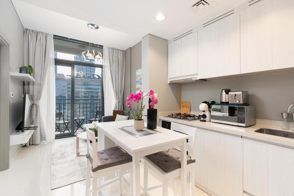 هتل وایت سیج - داماک زادا تاور - White Sage - DAMAC Zada Tower