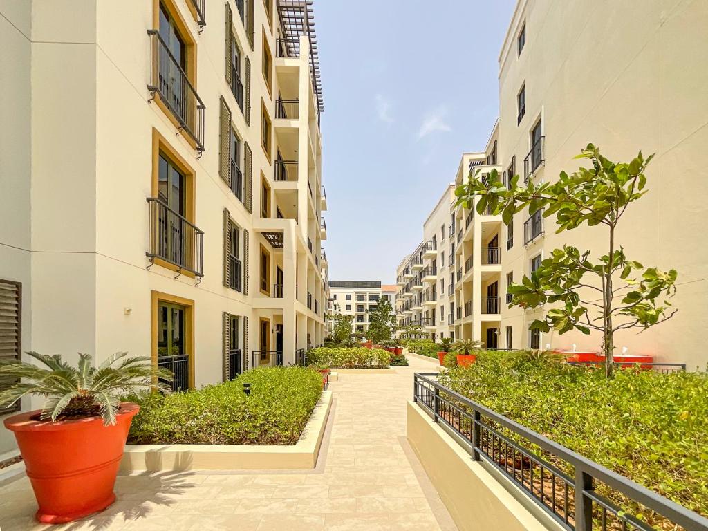 هتل های گست - استایلیش واترفرانت ریتریت وید بالکنی این لا مر - HiGuests - Stylish Waterfront Retreat With Balcony in La Mer