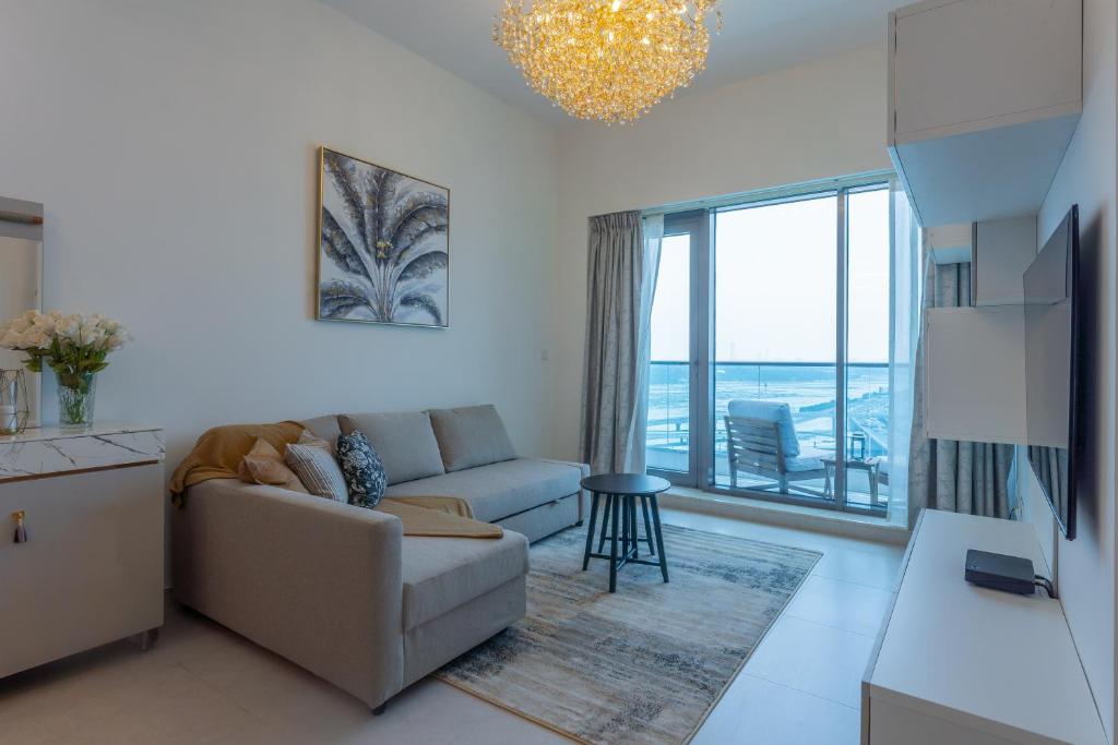 هتل سیتی اسکیپ اوasis ویت کنال اند یات ویو - Cityscape Oasis with Canal and Yacht View