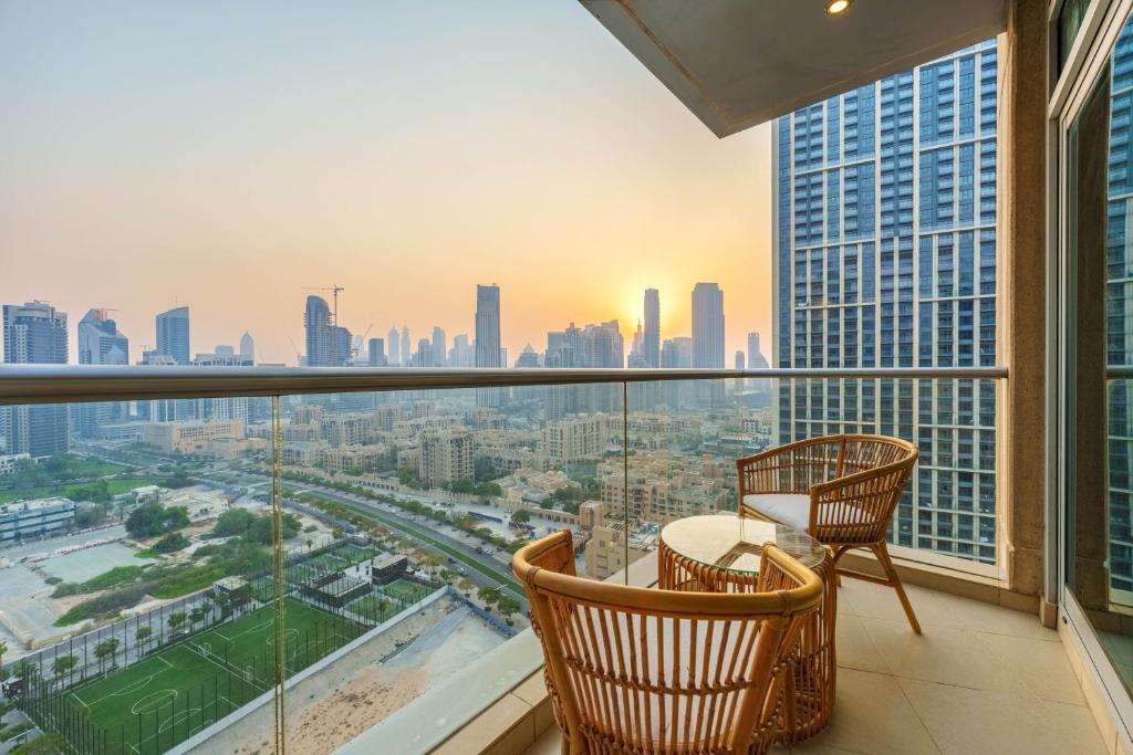 هتل میزون پریویه - مودرن شیک آپت ویت اسپکتاکولار داون تاون ویوز - Maison Privee - Modern Chic Apt with Spectacular Downtown Views