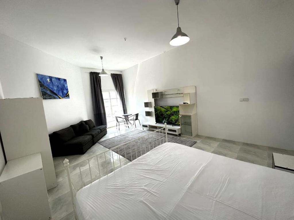 هتل نایس رومز فر رنت این کامپاند هاوزینگ نیر برج العرب دبی ویلا 125 Nice Rooms for Rent in Compound Housing near Burj Alarab Dubai Villa 125