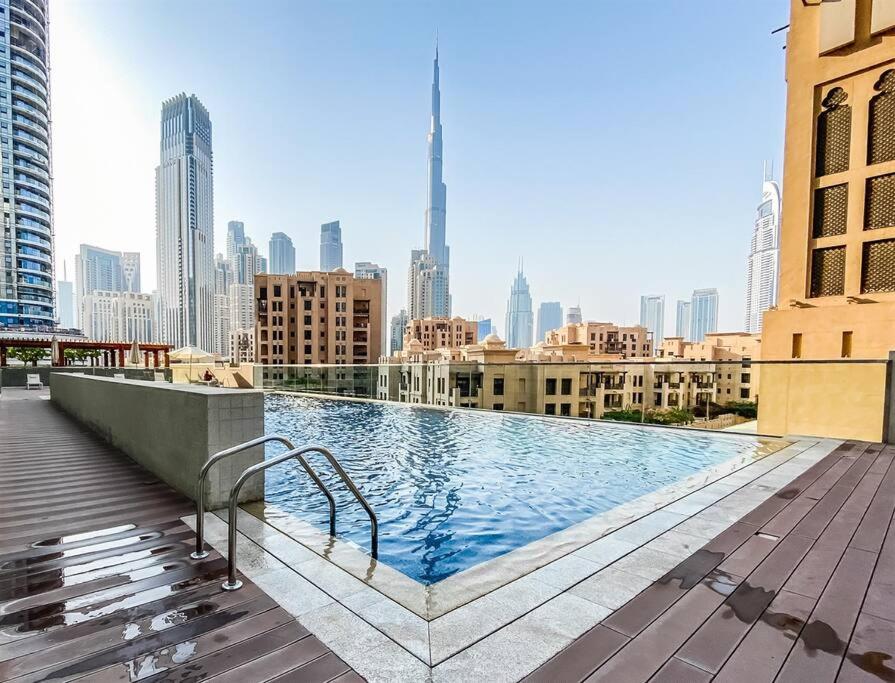 هتل تروفی - داون تاون اسکای لاین سنچوری سوئیت - Trophy - Downtown Skyline Sanctuary Suite