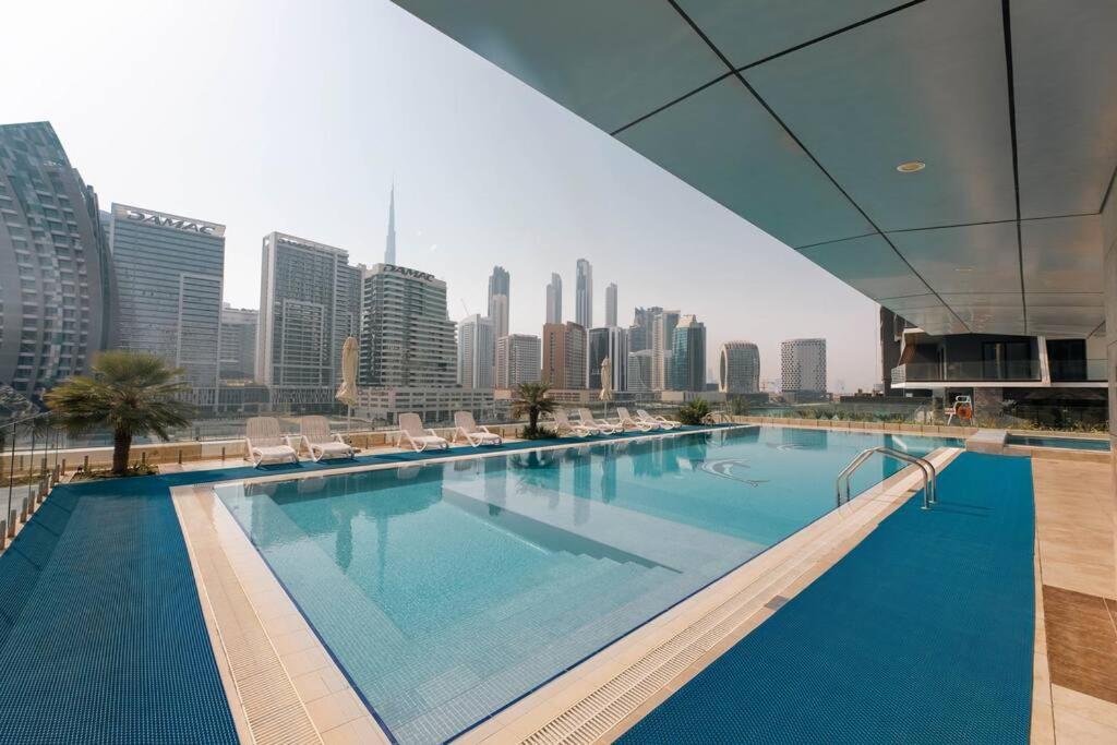 هتل آربن کیوز - مدرن آربن ریتریت وید واید سیتی ویوز - Urban Caves - Modern Urban Retreat With Wide City Views