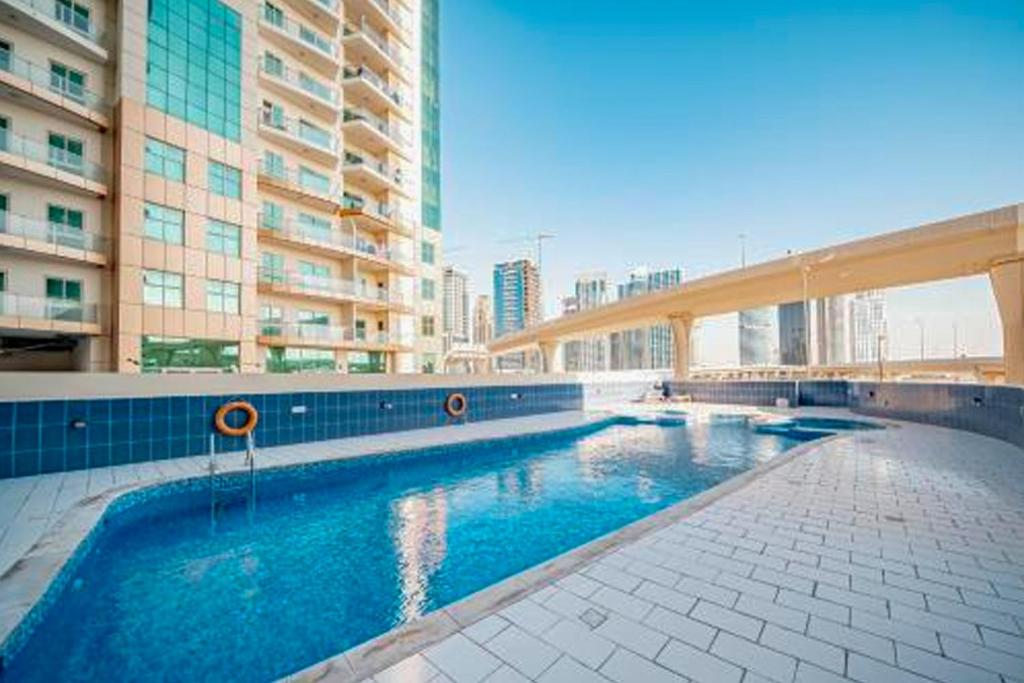 هتل اوربان کیوز - شیک آپارتمان ویز بالکنی نر د واک جی بی آر - Urban Caves - Chic Apartment With Balcony Near The Walk JBR