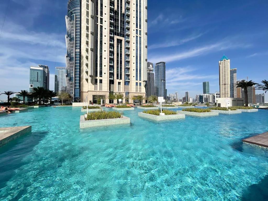 هتل لیک ساید فنس آپارتمنت نِیر دبی مال - Lake-Side Fancy Apartment Near Dubai Mall