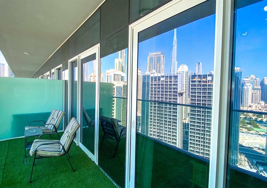 هتل ام اچ-سینیک برج خلیفه ویو این رئا رزیدنس رف 19018 - MH-Scenic Burj Khalifa View in Reva Residence Ref 19018