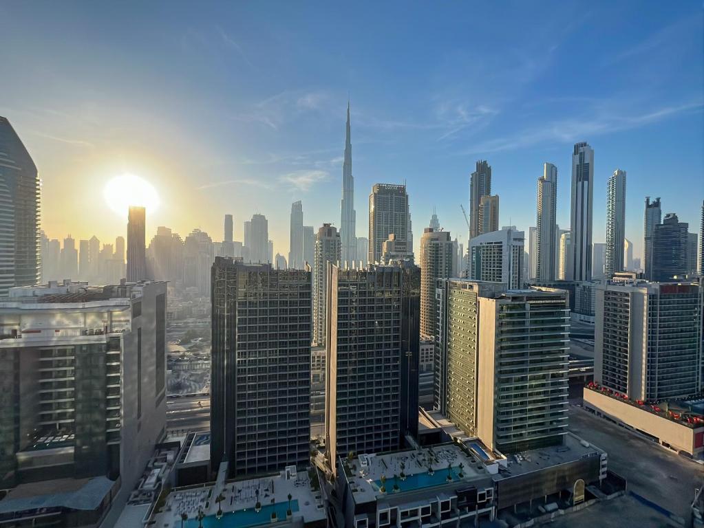 هتل برج خلیفه ویو - بیزنس بی ریوا رزی دنس - کیراک اچ اچ - Burj Khalifa View - Business Bay Reva Residence - Keyrock HH