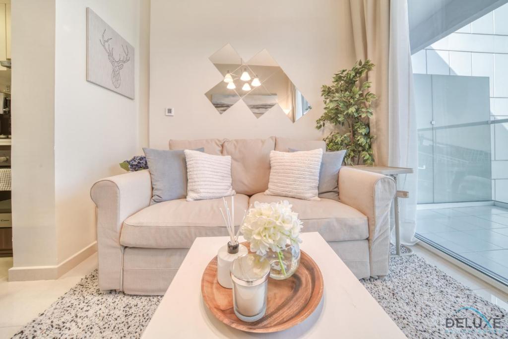 هتل دیلایتفول 1 بی آر آت ورا تاور بیزنس بی بای دلاکس هالی دی هومز - Delightful 1BR at Vera Tower Business Bay by Deluxe Holiday Homes