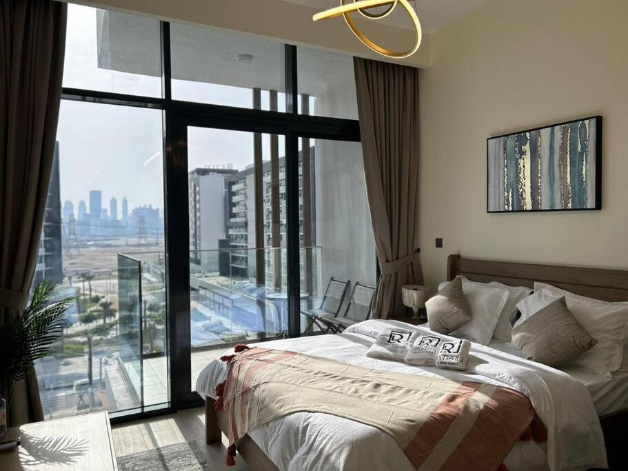 هتل لاکسوریس استودیو این آزی زی ریور 4 - Luxurious Studio in Azizi Riv.4