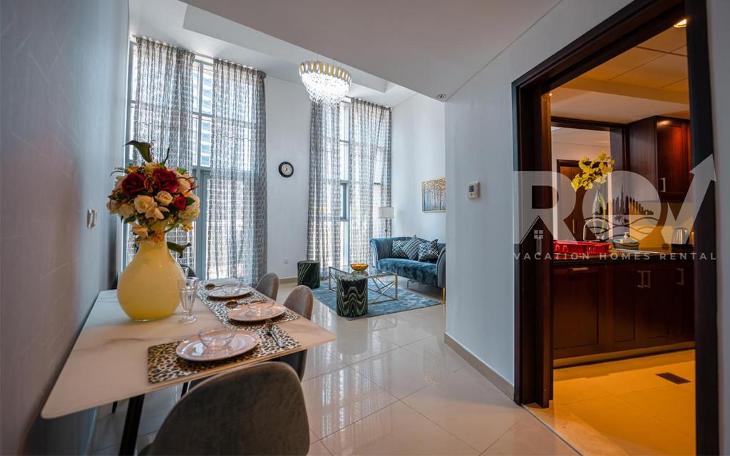 هتل پرستیجس، اسپیشس 1 بی آر ویت استادی روم - Prestigious, Spacious 1BR with Study Room
