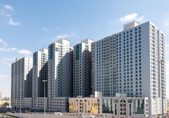 هتل لیتل هات سیتی تاورز - Little Hut City Towers