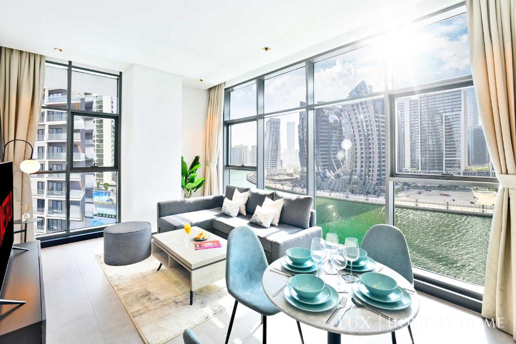 هتل لاکس ذ 15 نورث ساید برج خلیفه ویو سوئیت - LUX The 15 Northside Burj Khalifa View Suite