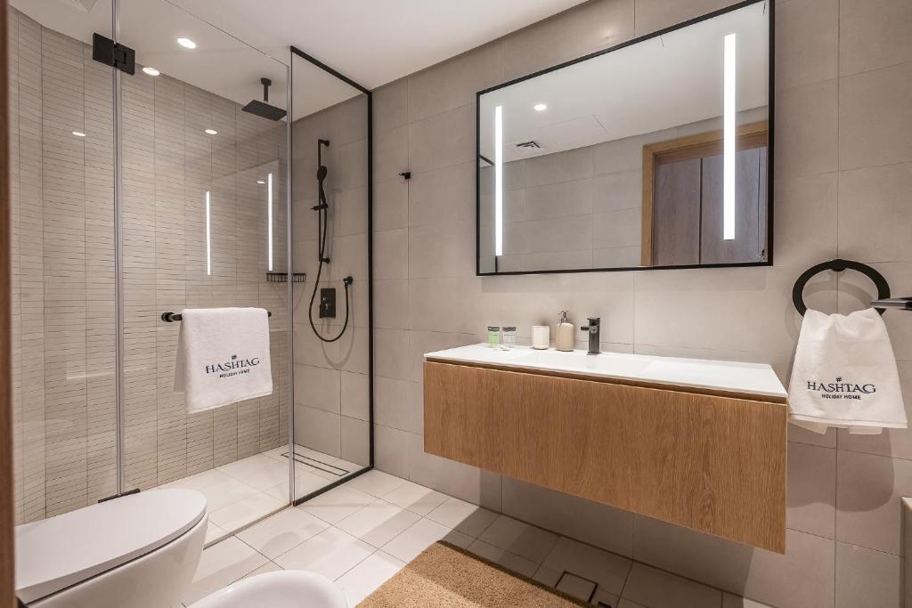 هتل ۳BDR آپارتمان ویت مید روم اند برج خلیفه ویو - 3BDR Apartment with Maid Room and Burj Khalifa View