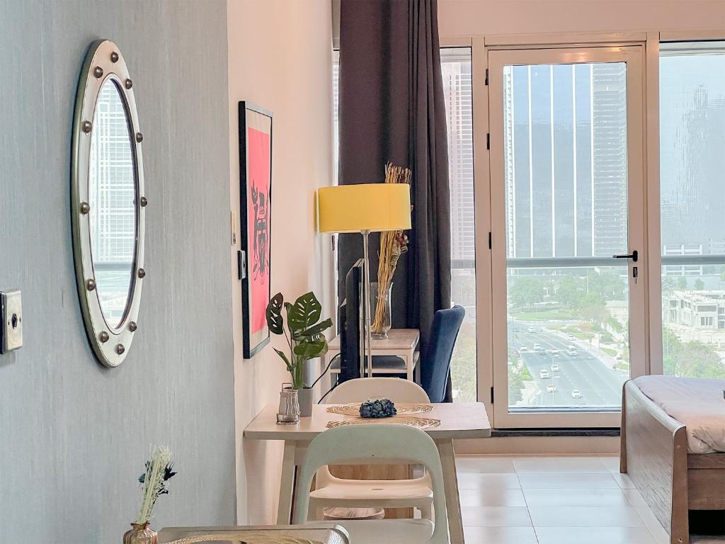 هتل کازموس لیوینگ اسپیشس استودیو ویت بالکونی - Cosmos Living Spacious Studio With Balcony
