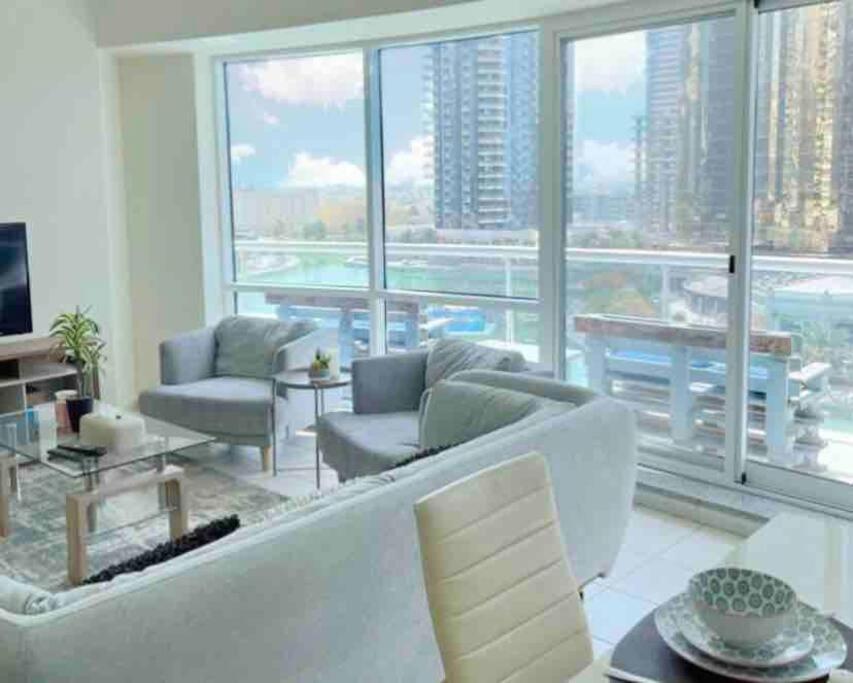 هتل بریت تکینگ لیک ویو این جی ال تی مترو کلاستر - Breathtaking lake view in JLT metro cluster
