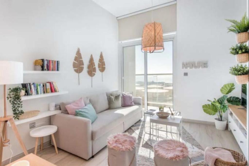 هتل لایتسوم اپت وید بالکونی این استودیو وان تاور - Lightsome apt with balcony in Studio One Tower
